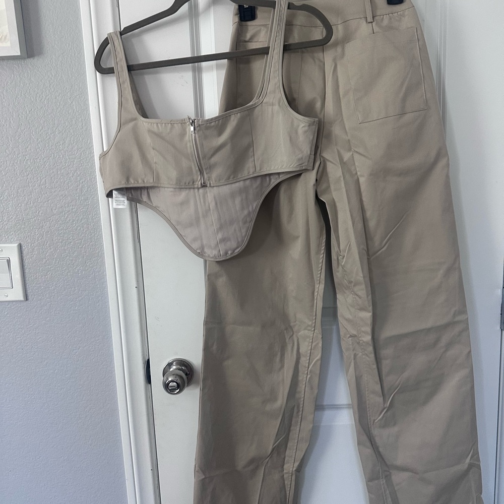 PrettyLittleThing Tan Cargo Pants and Crop Top Set - Picture 2 of 5